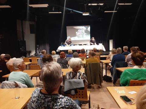 Foto 14 van 34 uit het album Demonstratie bloemschikken (2022)