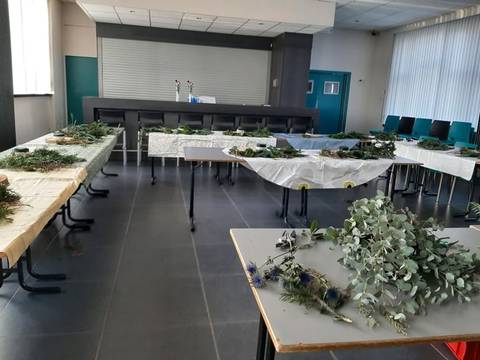 Foto 2 van 20 uit het album Kerstbloemschikken voor kinderen (2022)