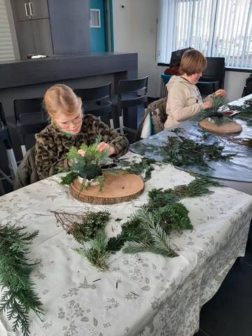 Foto 7 van 20 uit het album Kerstbloemschikken voor kinderen (2022)