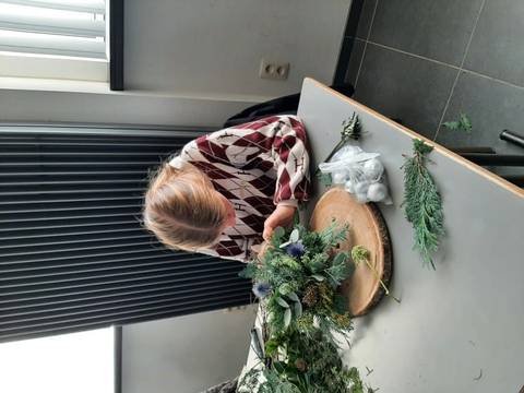 Foto 9 van 20 uit het album Kerstbloemschikken voor kinderen (2022)